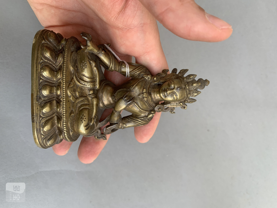 A BRONZE FIGURE OF A FEMALE DEITY - 图6